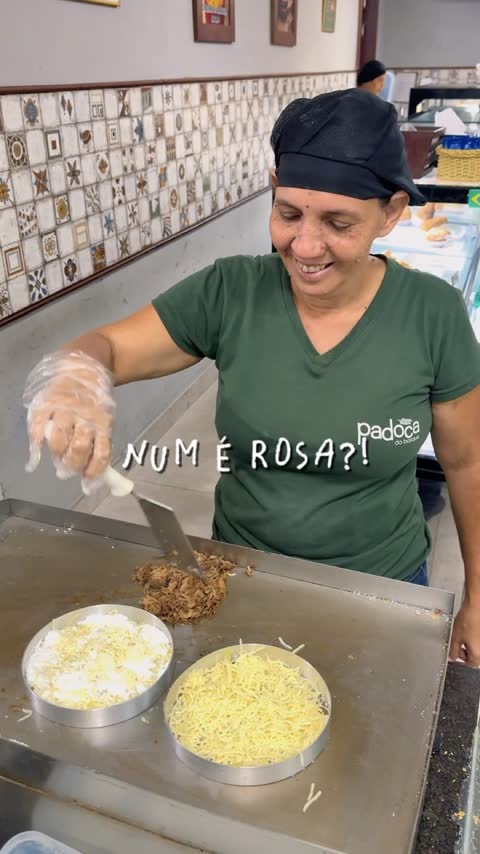Tapioca sendo preparada na chapa da Padoca